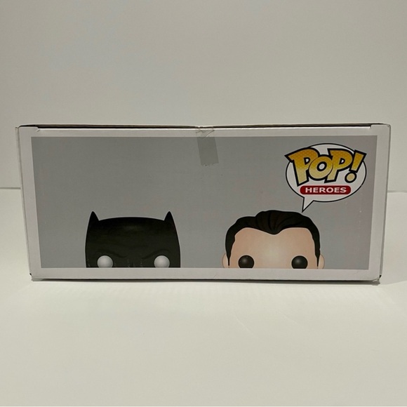 NIB Batman vs Superman Vinyl Figure 2-Pack - Picture 5 of 6